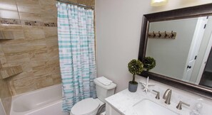Hair dryer, towels - Snowbird Friendly | Heart of Fort Walton Beach | Pet Friendly | Fenced | Close to Beaches & Bases (Fort Walton Beach)