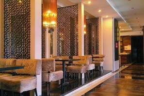 A hotel lobby with seating areas, decorative wall panels, and a reception desk. - Jinxi Hotel (Olympic Sports Center Geological Museum Branch) (Guiyang)