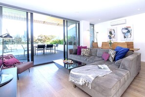 TV, books, stereo - Cosmo Stays- 3BR Penthouse Apartment. Incredible City Views. Free Parking. (Carlton)
