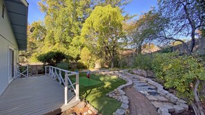 Property grounds - Tranquil Pool Villa with Mountain View in the heart of santa rosa (Santa Rosa)