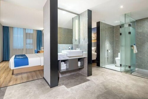 Yeste Hotel (Yulin Jiangbin Road Cross Street)