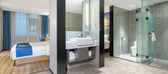 Yeste Hotel (Yulin Jiangbin Road Cross Street)