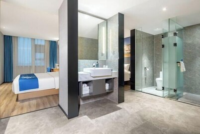 Yeste Hotel (Yulin Jiangbin Road Cross Street)