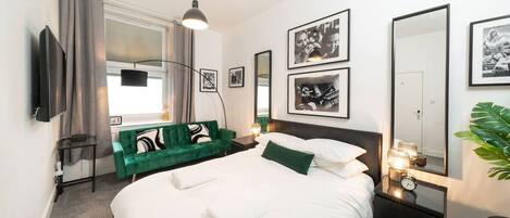 Bureau, fer et planche Ă repasser, accĂšs au Wi-Fi (inclus)