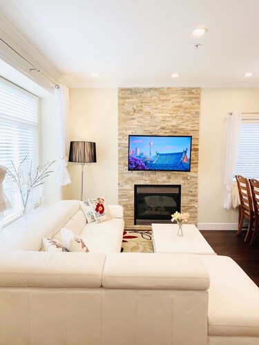 Modern 3-bedroom home in Vancouver Central Near Airport
