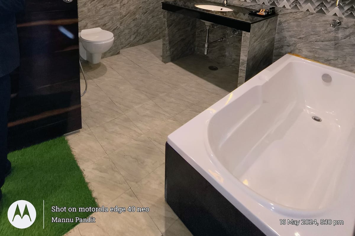 Suite | Bathroom