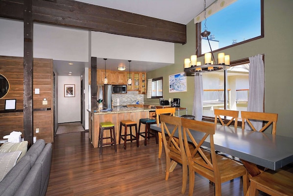 Dining - Dogwood at Outrun - 3 BR, Hot tub, Shuttle (Mt. Crested Butte)