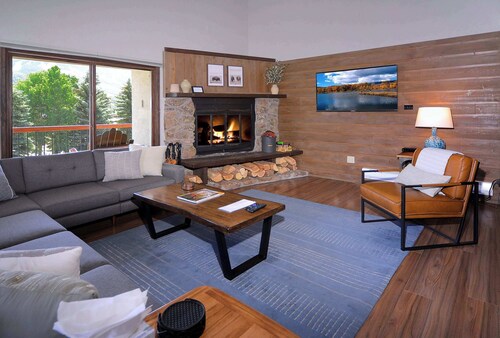 Dogwood at Outrun - 3 BR, Hot tub, Shuttle