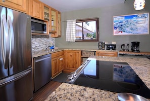 Coffee/tea maker, fridge, microwave, oven - Dogwood at Outrun - 3 BR, Hot tub, Shuttle (Mt. Crested Butte)