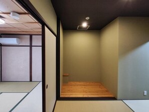 Maison Traditionnelle, non-fumeur, dans les dépendances (CheckInBy19:30, 5minWalkFromMainTower)