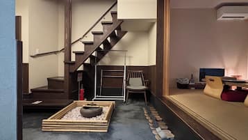 傳統單棟房屋, 非吸煙房 (CheckInBy19:30, 5minWalkFromMainTower) | 書桌、免費 Wi-Fi、床單