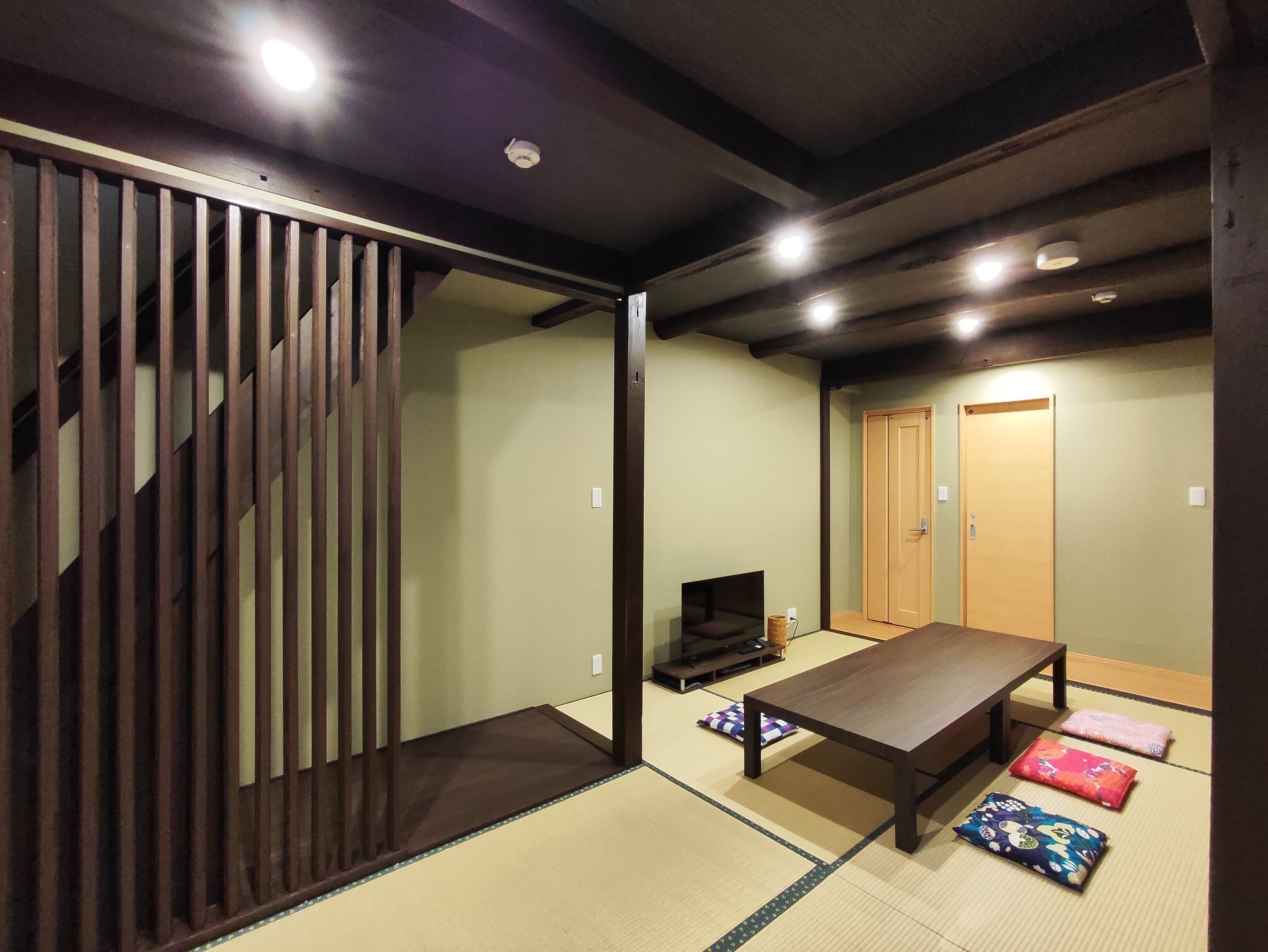 Nhà truyền thống, không hút thuốc, tòa nhà phụ (CheckInBy19:30, 5minWalkFromMainTower) | Khu phòng khách