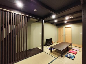 Maison Traditionnelle, non-fumeur, dans les dépendances (CheckInBy19:30, 5minWalkFromMainTower) | Coin séjour