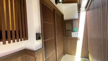 傳統單棟房屋, 非吸煙房 (CheckInBy19:30, 5minWalkFromMainTower) | 書桌、免費 Wi-Fi、床單