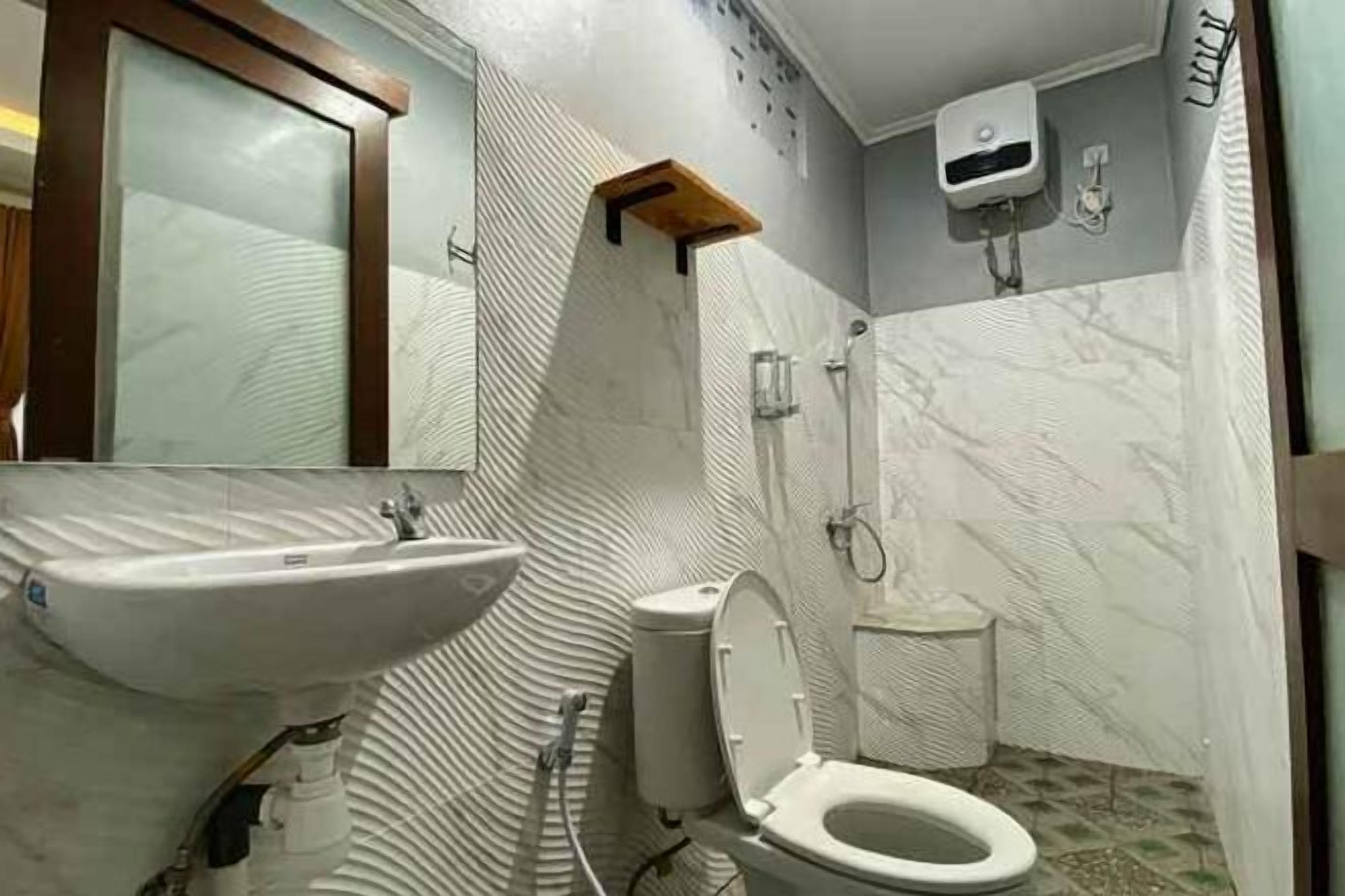 Shower, rainfall showerhead, towels