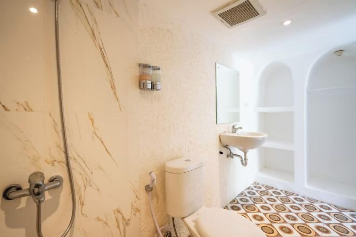 Salle de bain | Douche, douche cascade, serviettes fournies