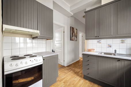 Refrigerador, horno, placa de cocina, cafetera/tetera