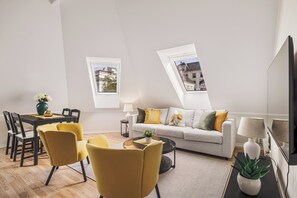 50-inch Smart TV with cable channels, TV - Rosen Apartment  (Bergen)
