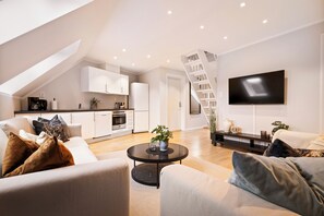 Leilighet, 2 soverom | Oppholdsområde | Smart-TV og oppvarmet gulv