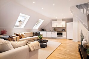 Leilighet, 2 soverom | Oppholdsrom | Smart-TV og oppvarmet gulv