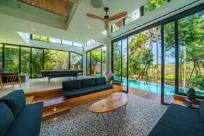 TV - Villa Satiya (Munggu)