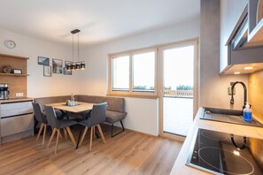 Kühlschrank, Herdplatte, Geschirrspüler