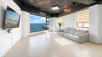 Basic Room, 3 Bedrooms (2cheung sapaieo(osyeonbyu)) | 1 bedroom, WiFi (free)