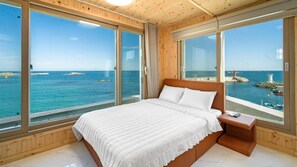 Basic Room, 1 Bedroom (4cheung topajeugaegsil(osyeonbyu)) | 1 bedroom, free WiFi - Goseong Leumeleu63 Pension (Goseong)