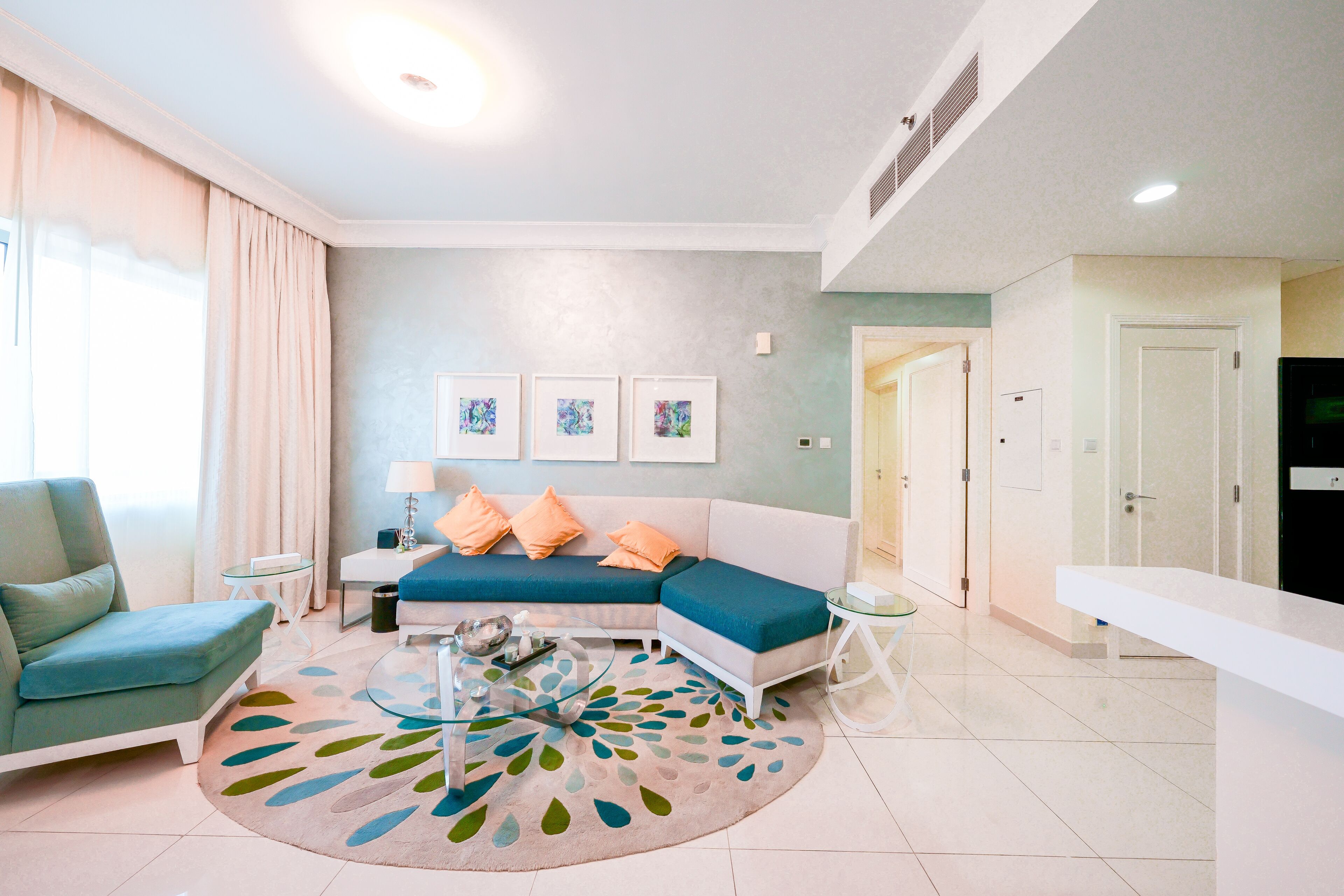 經典公寓 | 客廳 | 32 吋智能電視連有線電視頻 道、電視