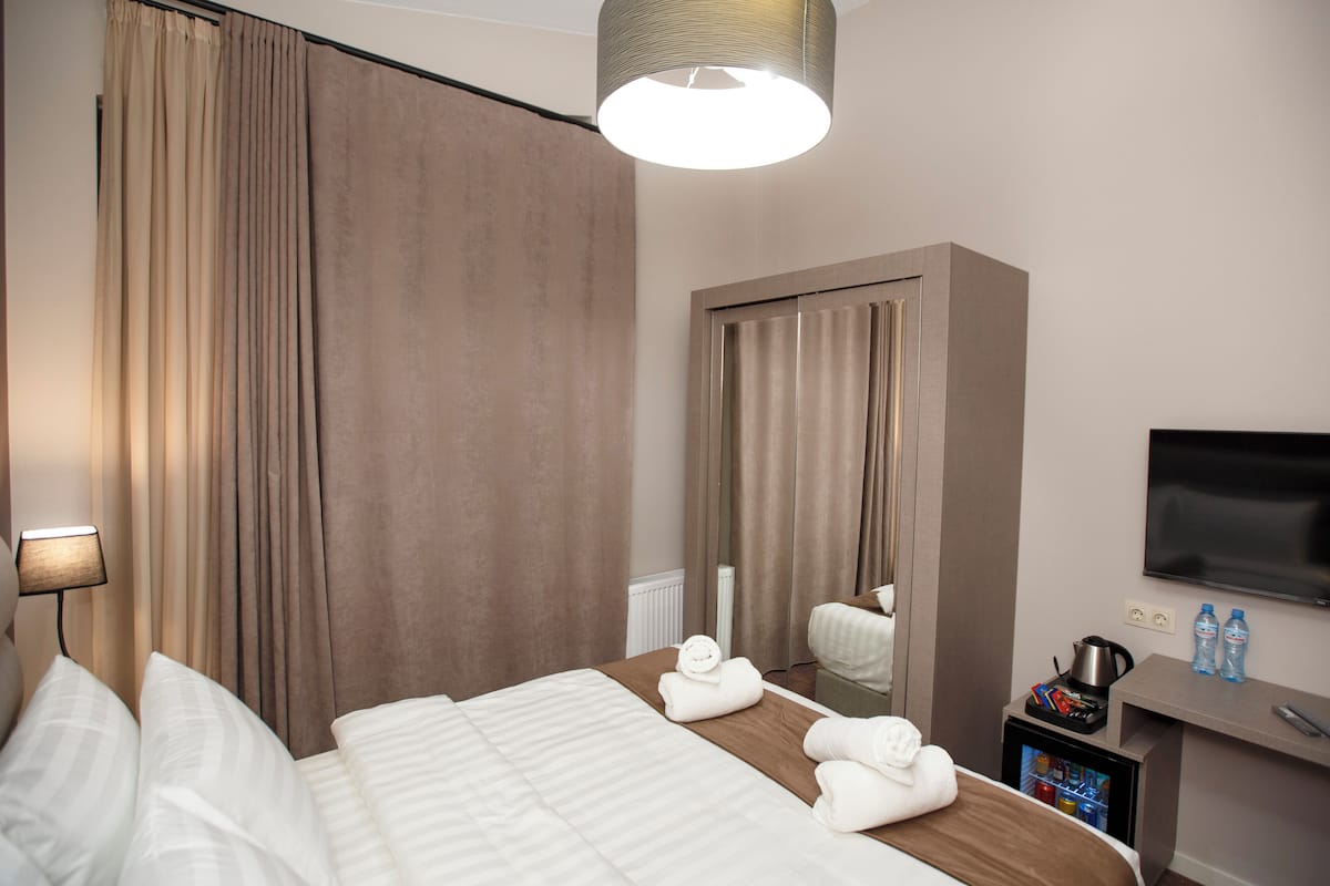 Economy Double Room | Minibar, soundproofing, free WiFi, bed sheets