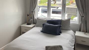 3 bedrooms, desk, iron/ironing board, free WiFi