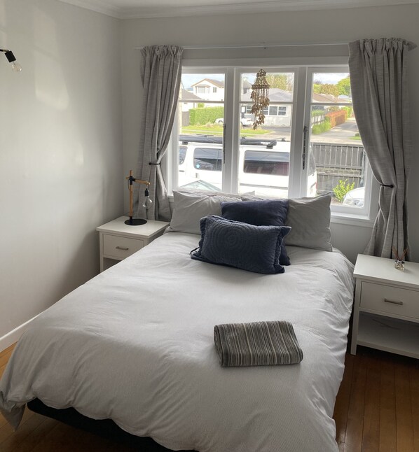 3 bedrooms, desk, iron/ironing board, free WiFi