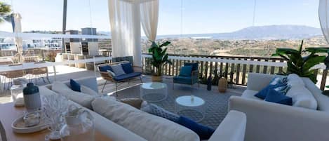 屋外ダイニングエリア