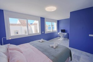 4 bedrooms, iron/ironing board, WiFi, bed sheets