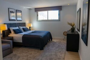 5 habitaciones, tabla de planchar con plancha, wifi y ropa de cama 