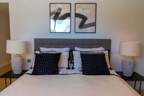 5 bedrooms, iron/ironing board, WiFi, bed sheets - Villa Palm Beach, 5 bedroom villa with sea views and private pool (Fuengirola)