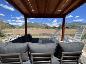 Terrace/patio - Sweet Mountain View Arroyo Seco Home with Hot Tub (Arroyo Seco)