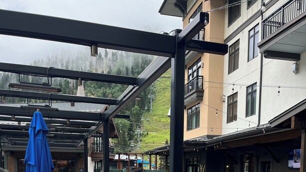 Outdoor dining - So Close to the Slopes (Taos Ski Valley)