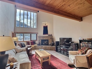 Smart TV, fireplace - Gorgeous Designer Condo with TSV Boot Locker, Walk (Taos Ski Valley)