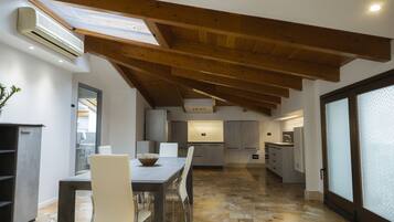 TV connectée de 32 pouces avec chaßnes par cùble, télévision, Netflix