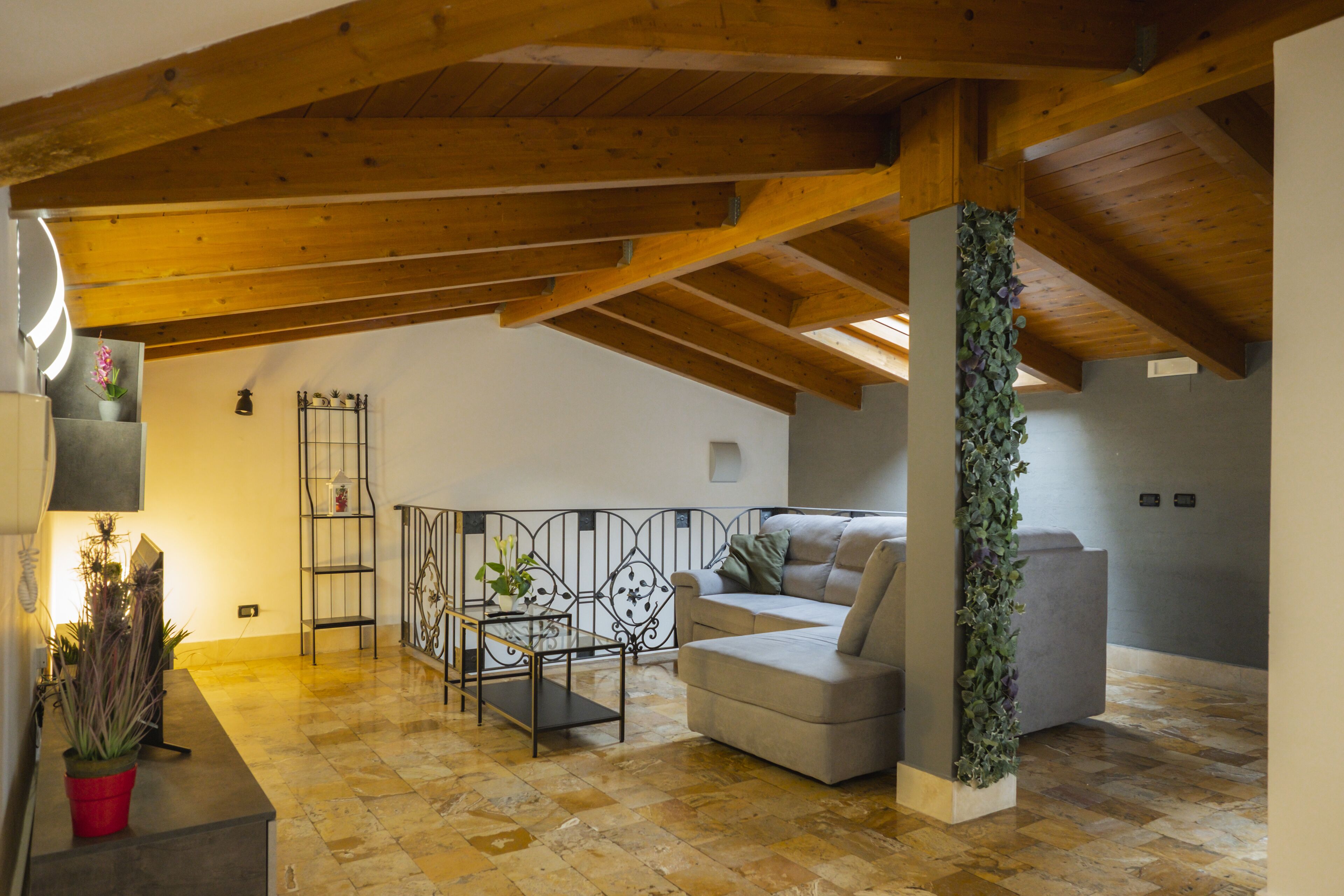 32-inch Smart TV with cable channels, TV, Netflix