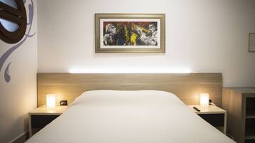 STANDARD KING ROOM | Ropa de cama de alta calidad y edredones de plumas