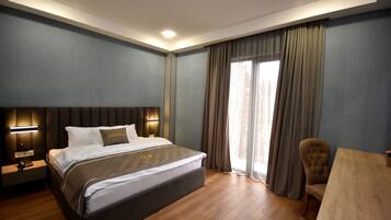 Comfort Double Room | Desk, free WiFi, bed sheets