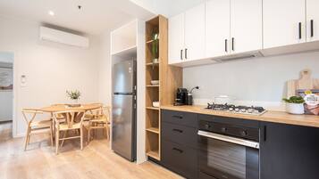 Fridge, microwave, dishwasher, coffee/tea maker