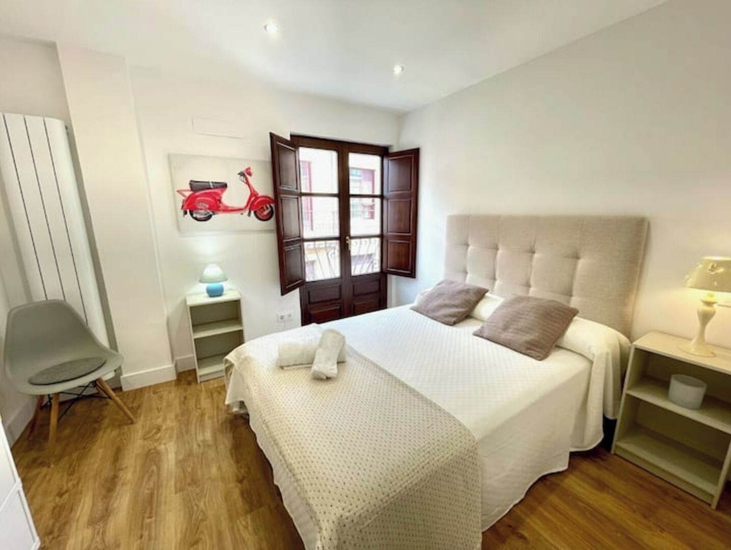 2 slaapkamers, een bureau, reisbedje, gratis wifi