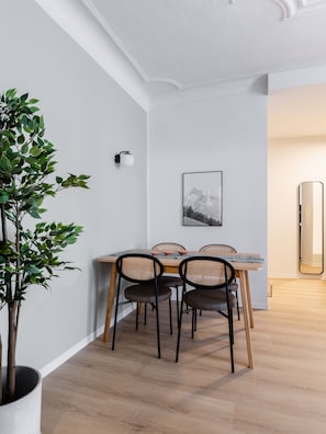 One-Bedroom Suite | Living area