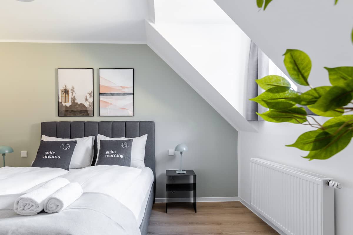 One-Bedroom Economy Suite | Decoración personalizada y muebles diferentes