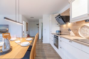 Kühlschrank, Ofen, Herdplatte, Geschirrspüler