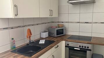 Refrigerador, microondas, horno, placa de cocina