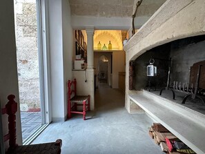 المنشأة من الداخل